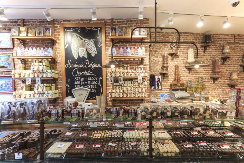 Loja típica de chocolate em Bruges