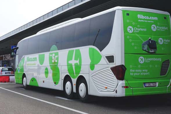 Autobús entre el aeropuerto de Charleroi y Bruselas