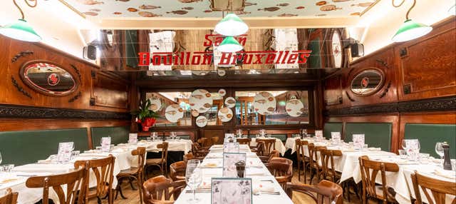 Comida o cena belga en el restaurante Bouillon Bruxelles