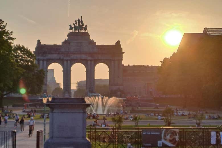Pôr do sol no Parque Cinquantenaire