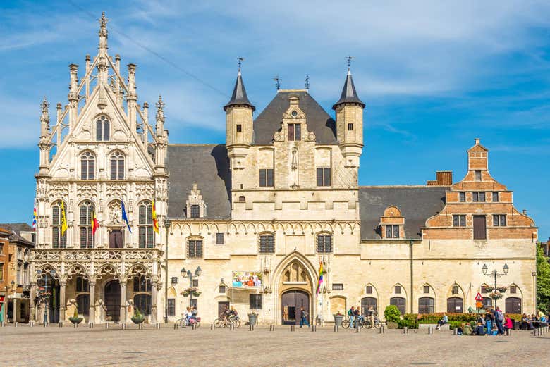 Ayuntamiento de Malinas, en la Grote Markt
