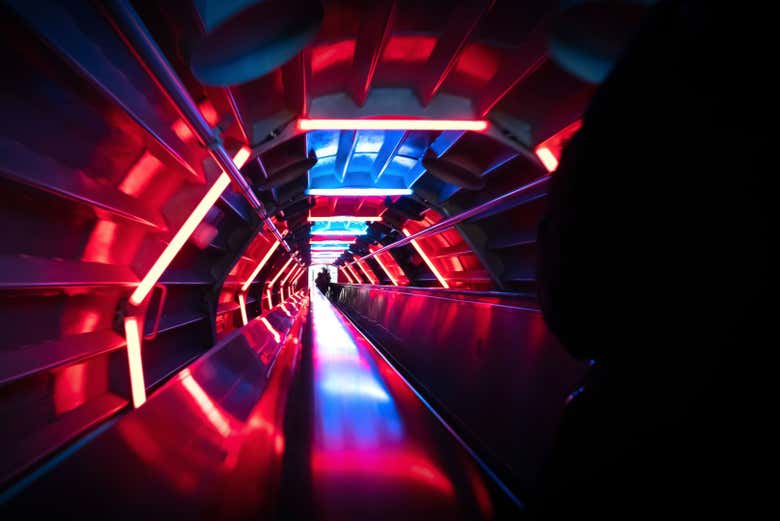 Uma das conexões entre as esferas do Atomium
