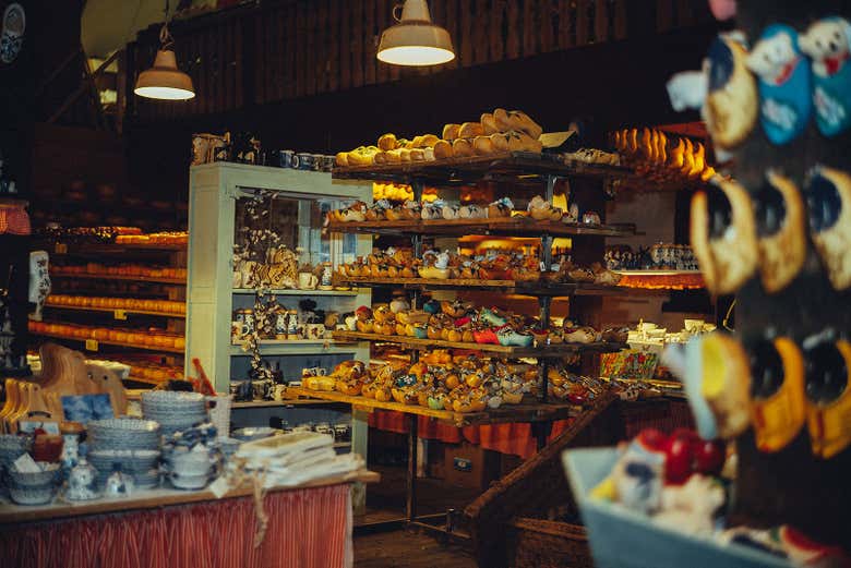 Visit the Rembrandt Hoeve cheese and clog factory
