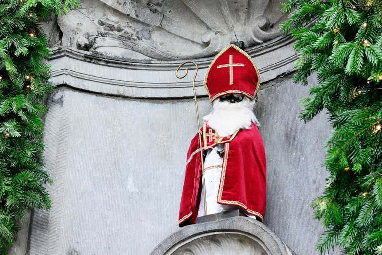 Manneken Pis vestido de São Nicolau