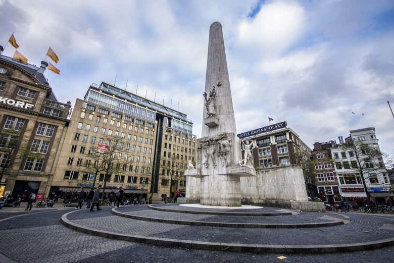 Admire Amsterdam's main monuments