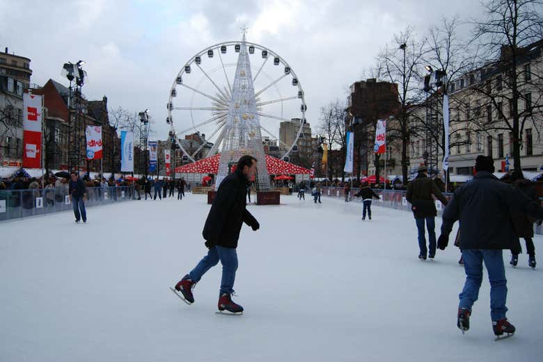 Patinando en la pista de los Plaisirs d'Hîver