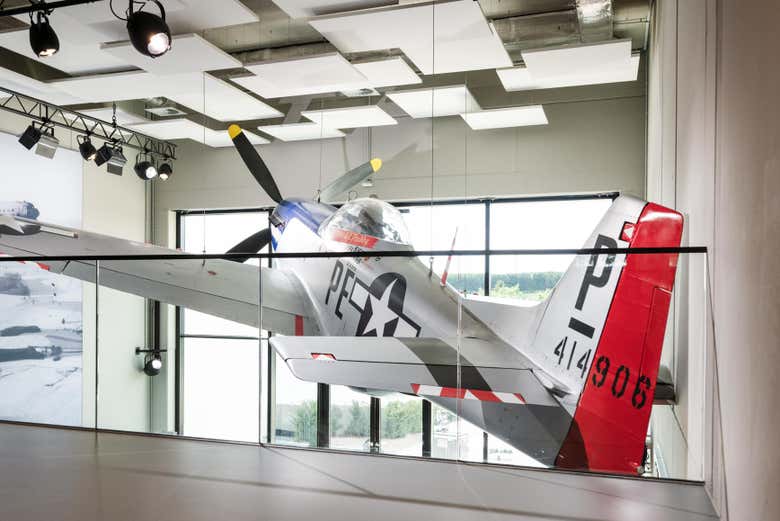 Avión expuesto en el Museo de la Guerra de Bastoña