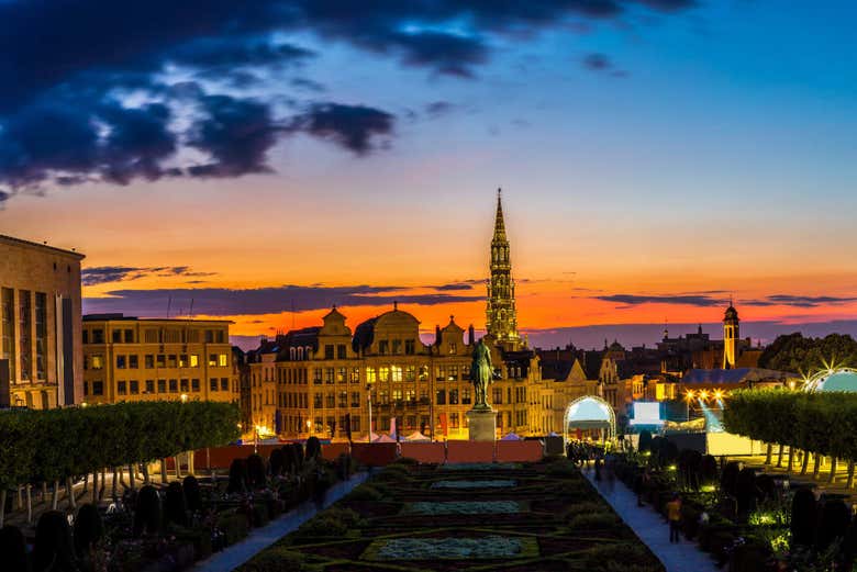 Vista de Bruxelas sob a lua