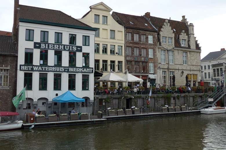 Waterhuis aan de Bierkant, una icónica cervecería de Gante