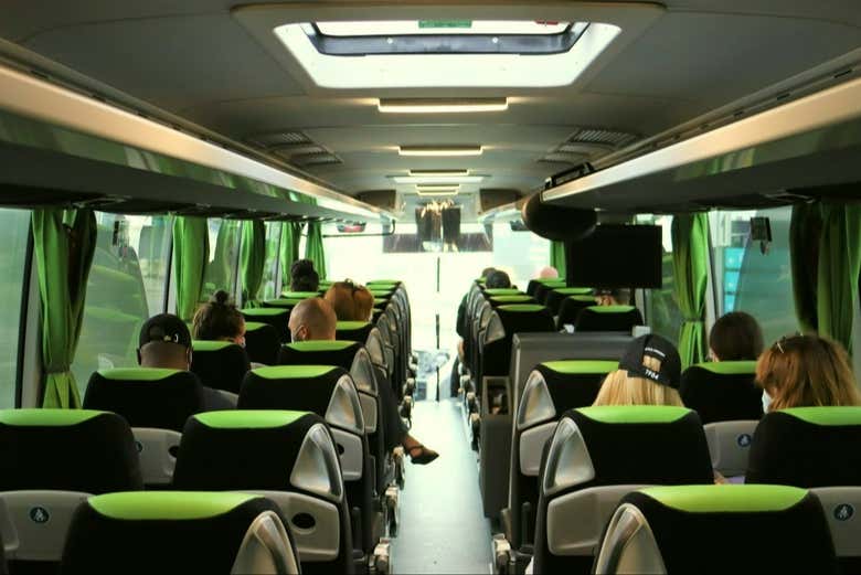 Interior do ônibus da empresa Flibco