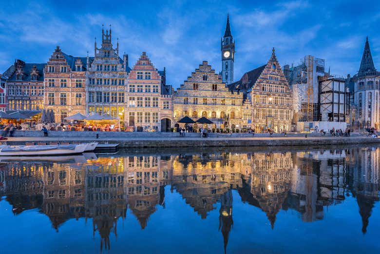 Vue panoramique du quai Graslei de Gand