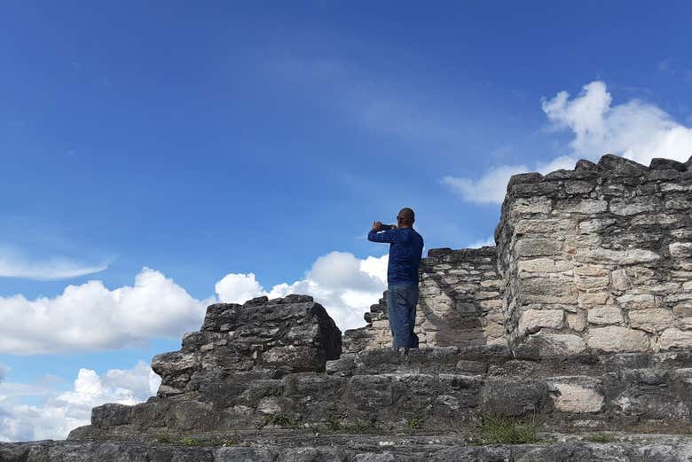 Take pictures of the ancient Mayan ruins