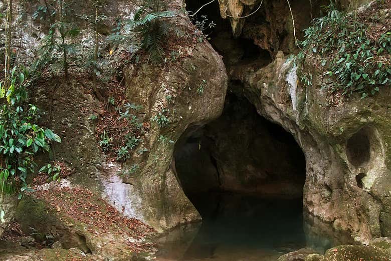 Entrada a la cueva ATM de Belice