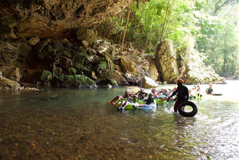 Praticando cave tubing