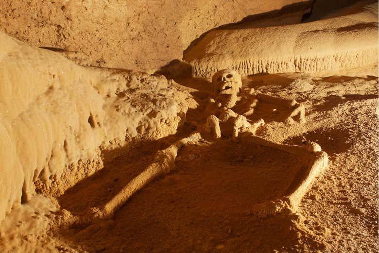 Esqueleto en el interior de Actun Tunichil Muknal