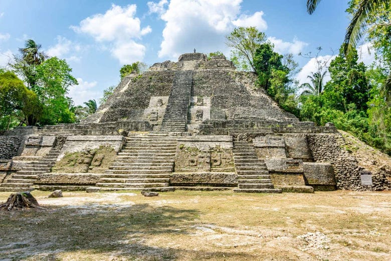 Une des pyramides de Lamanai