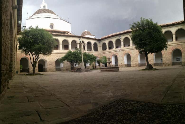 Il cortile del convento