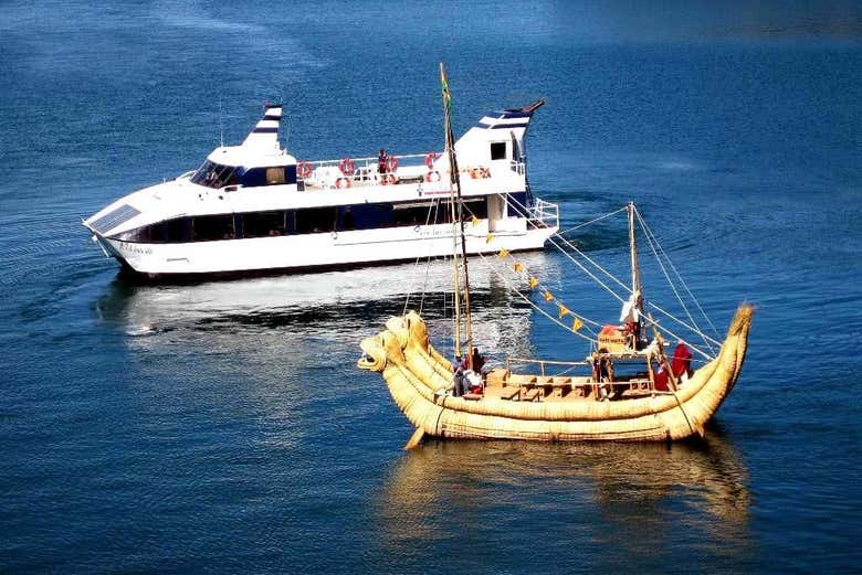 Catamarano e barca di totora