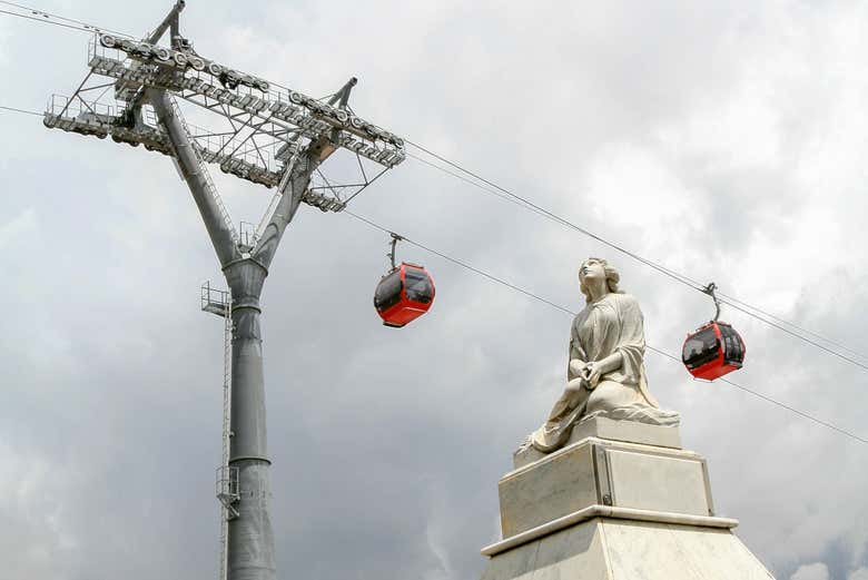 Téléphérique au-dessus du cimetière général
