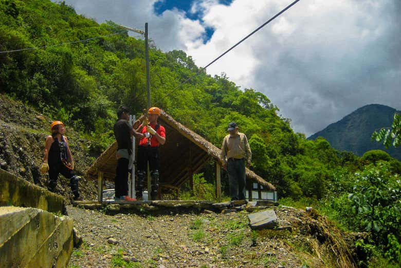 Tirolina en la Ruta de la Muerte