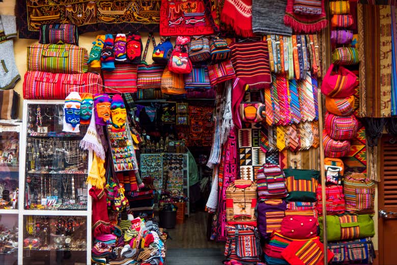 Mercado de artesanía en la calle Sagarnaga