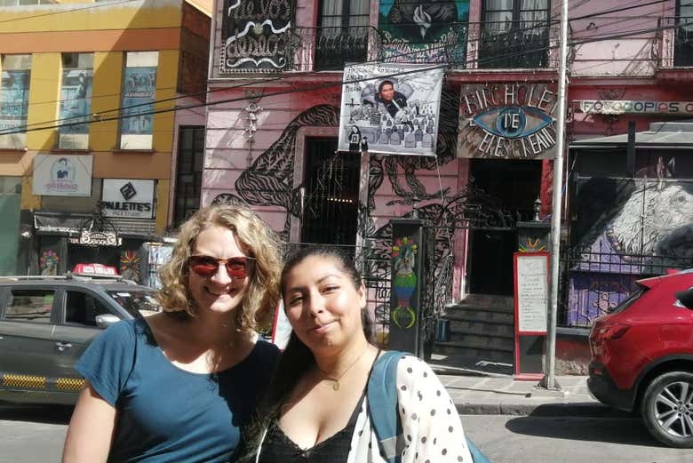 Frente a La Virgen de los Deseos