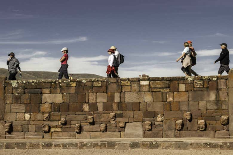 Durante il tour a Tiwanaku