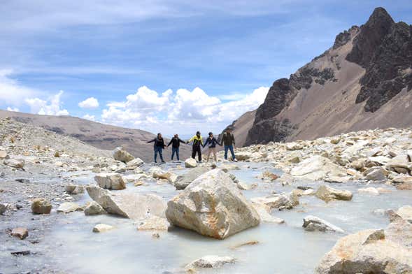 Senderismo por el nevado de Charquini