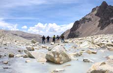 Senderismo por el nevado de Charquini