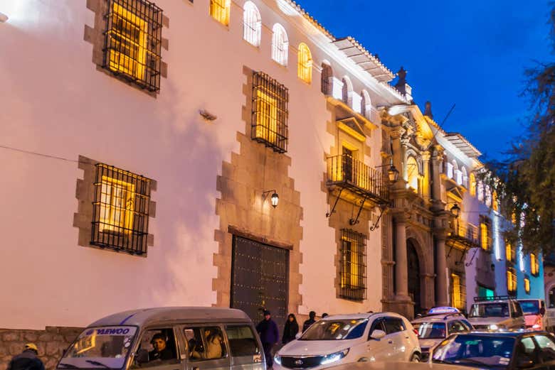 Recorriendo Potosí durante el tour de misterios y leyendas