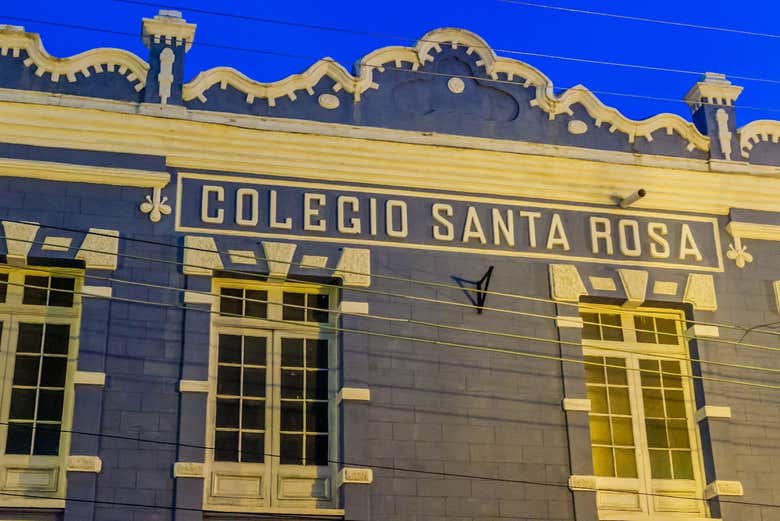 Colegio de Santa Ana en Potosí por la noche