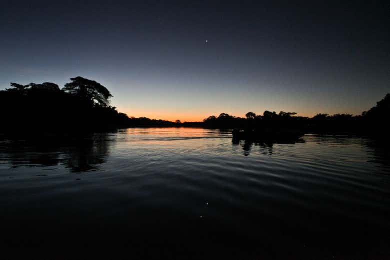 Coucher de soleil au fleuve Yacuma