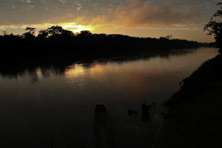 Coucher de soleil au fleuve Yacuma