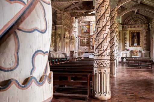 Interior de una de las iglesias misionales