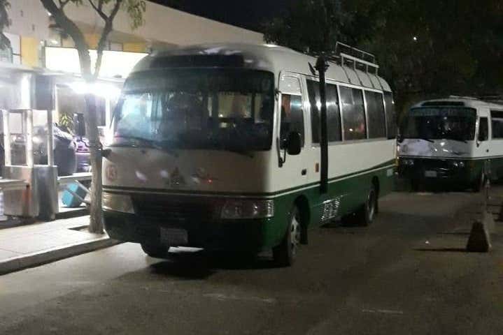 Ônibus saindo do aeroporto