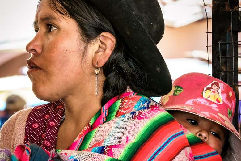 A Yampara woman with her daughter