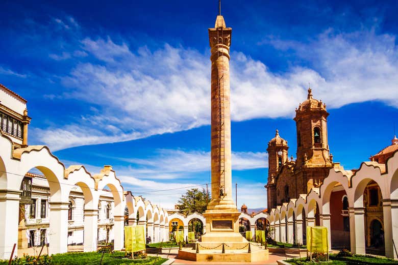Plaza y monumento de Potosí