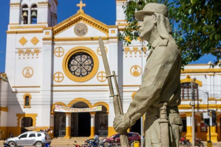 Statue in the Plaza Central