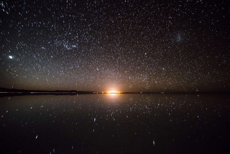 Observation des étoiles dans le Salar d'Uyuni