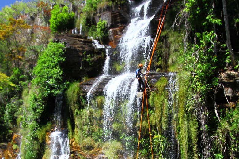 Escalando las paredes de la cascada Almécegas
