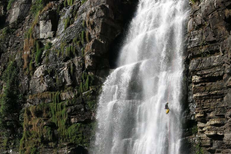 Descendo pela cachoeira