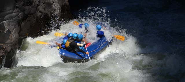 Rafting pelo estreito do rio Tocantinzinho