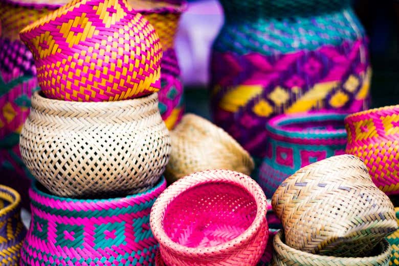 Canastos con detalles indígenas