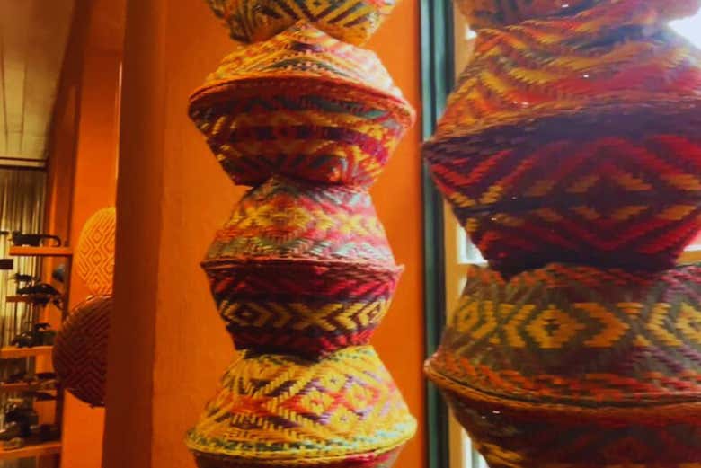Laboriosas creaciones de la aldea Sapukai