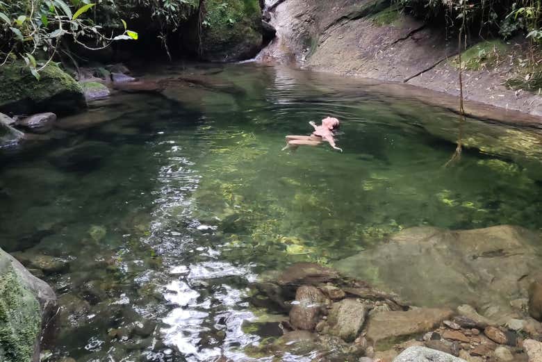 Momentos de relaxamento nas piscinas naturais