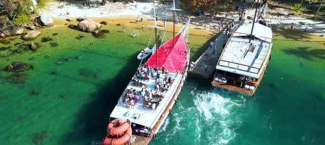 Passeio de barco pelas praias de Angra dos Reis