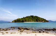 Botinas & Cataguás Island Boat Excursion