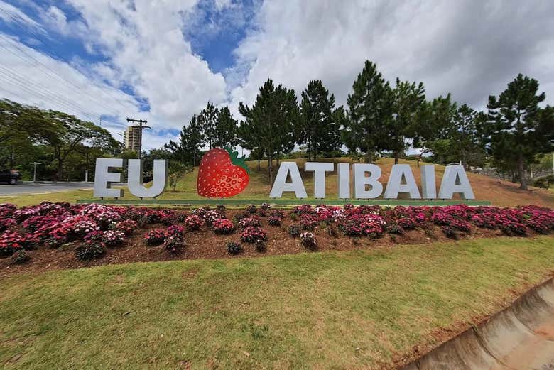 Pasaremos por el letrero más famoso de Atibaia
