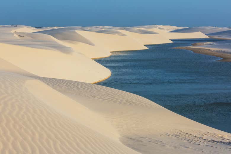 Lagoas de águas rasas em Ponta do Mangue