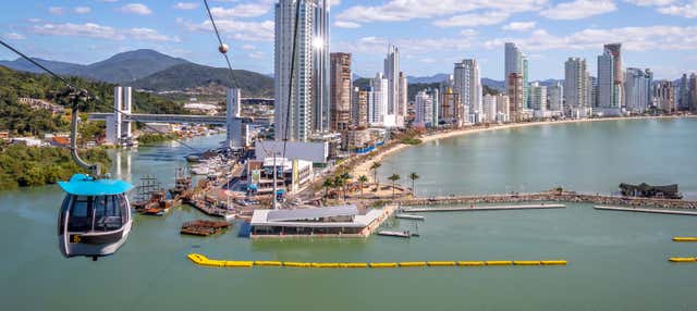 Teleférico do Parque Unipraias até a praia das Laranjeiras + Barco pirata